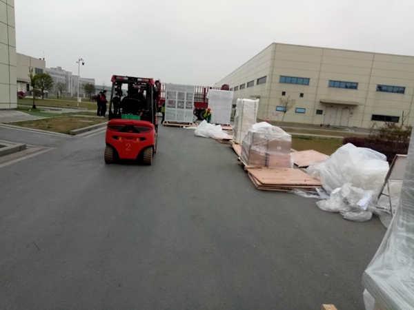 通威，激光摻雜機，卸車，拆箱，搬運入場