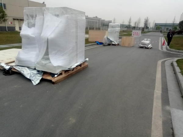 通威，激光機卸車，拆箱，搬運入場