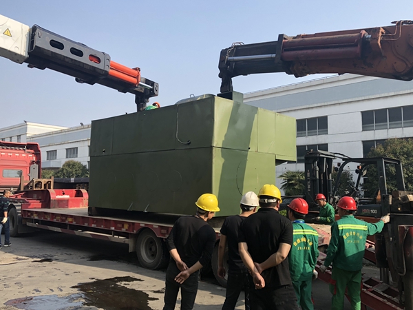 傳統(tǒng)設(shè)備卸車、拆箱作業(yè)