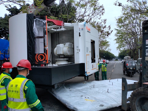 傳統設備卸車、拆箱作業